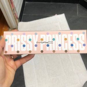 MAC prissy princess shadow and highlighter palette